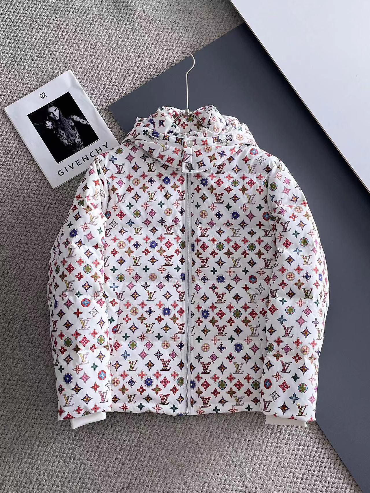 詳細な写真と価格については私に連絡してください。