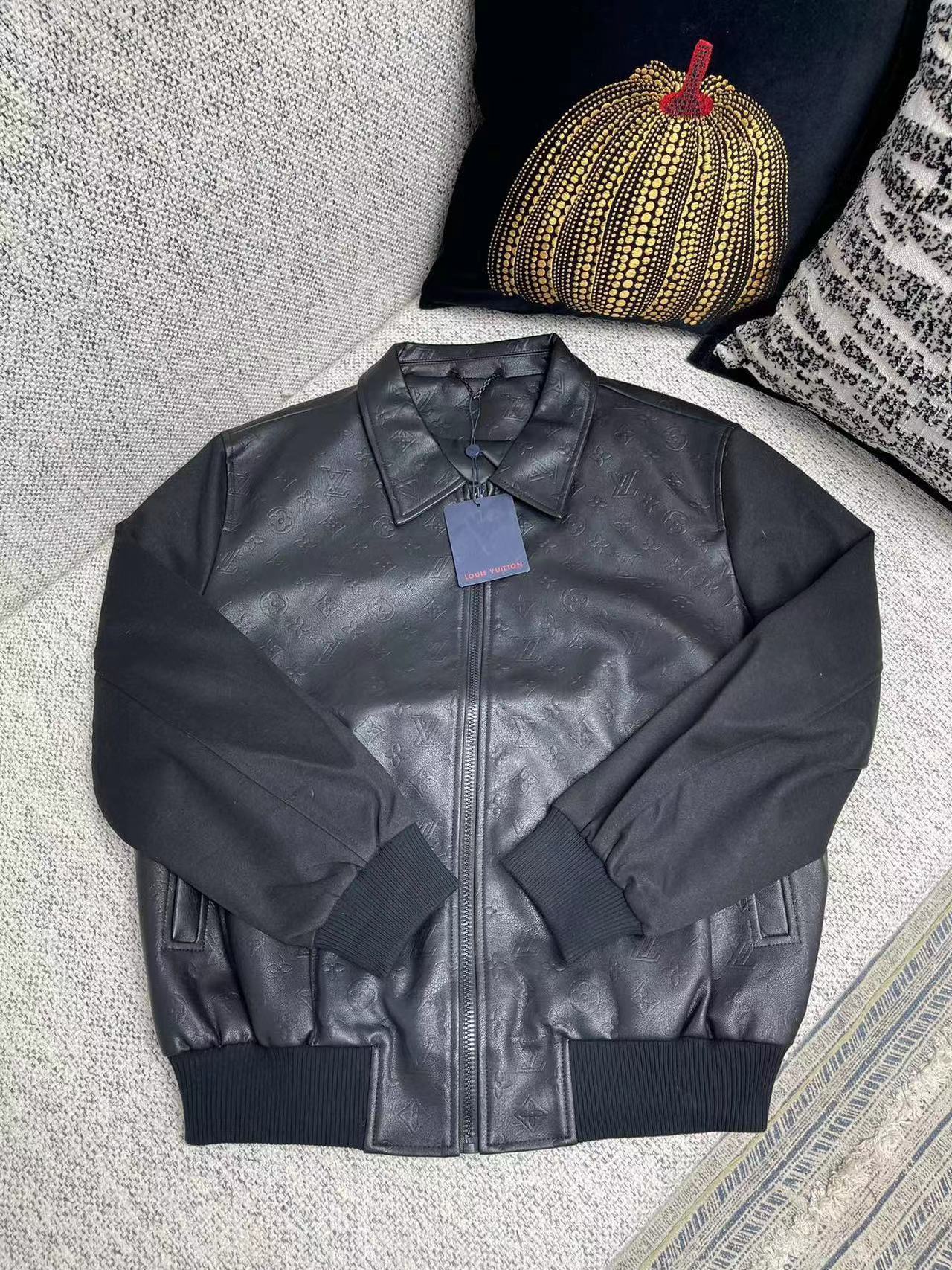 詳細な写真と価格については私に連絡してください。