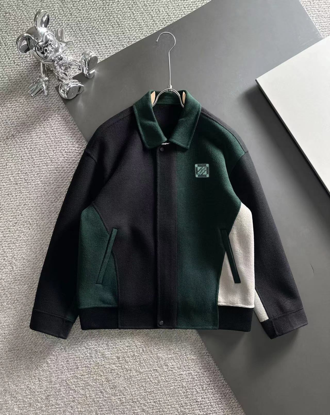 詳細な写真と価格については私に連絡してください。