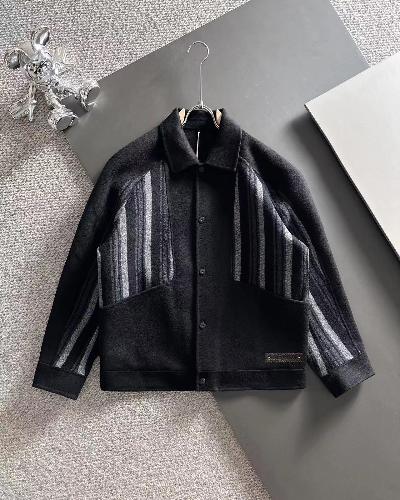 詳細な写真と価格については私に連絡してください。