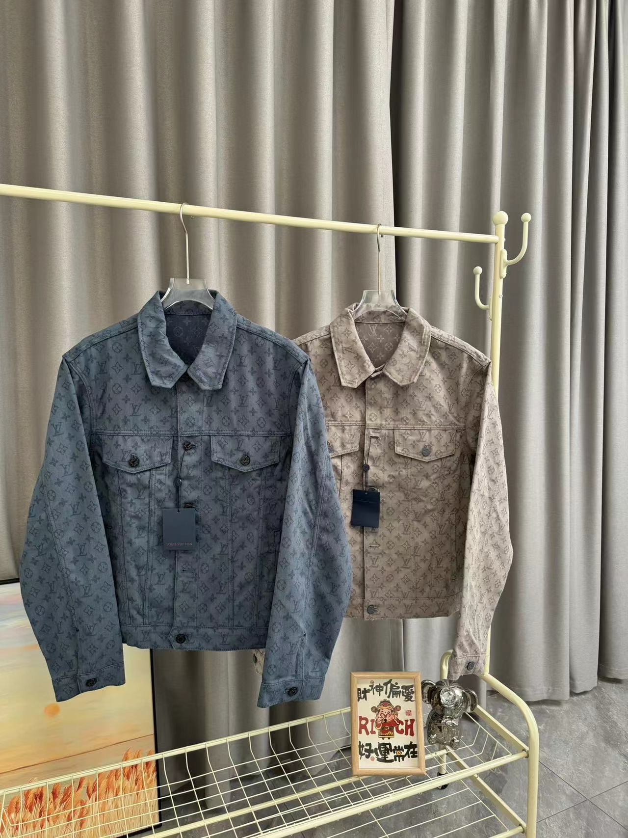 詳細な写真と価格については私に連絡してください。