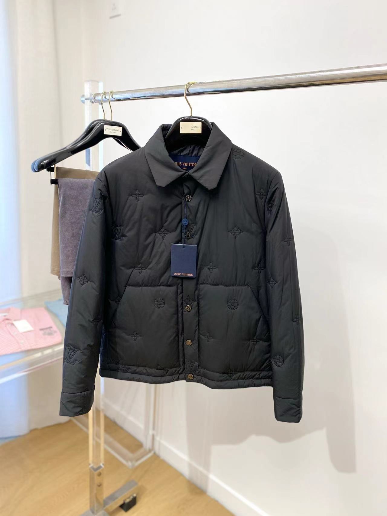 詳細な写真と価格については私に連絡してください。