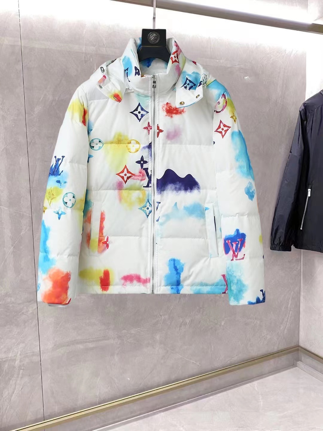 詳細な写真と価格については私に連絡してください。