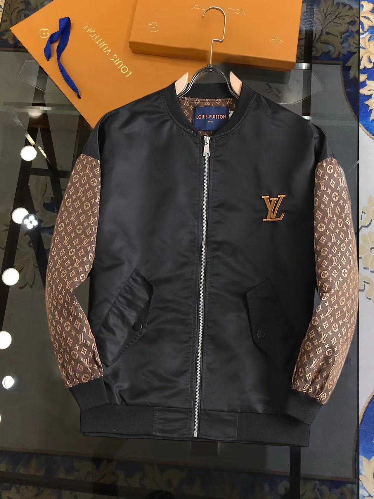 詳細な写真と価格については私に連絡してください。