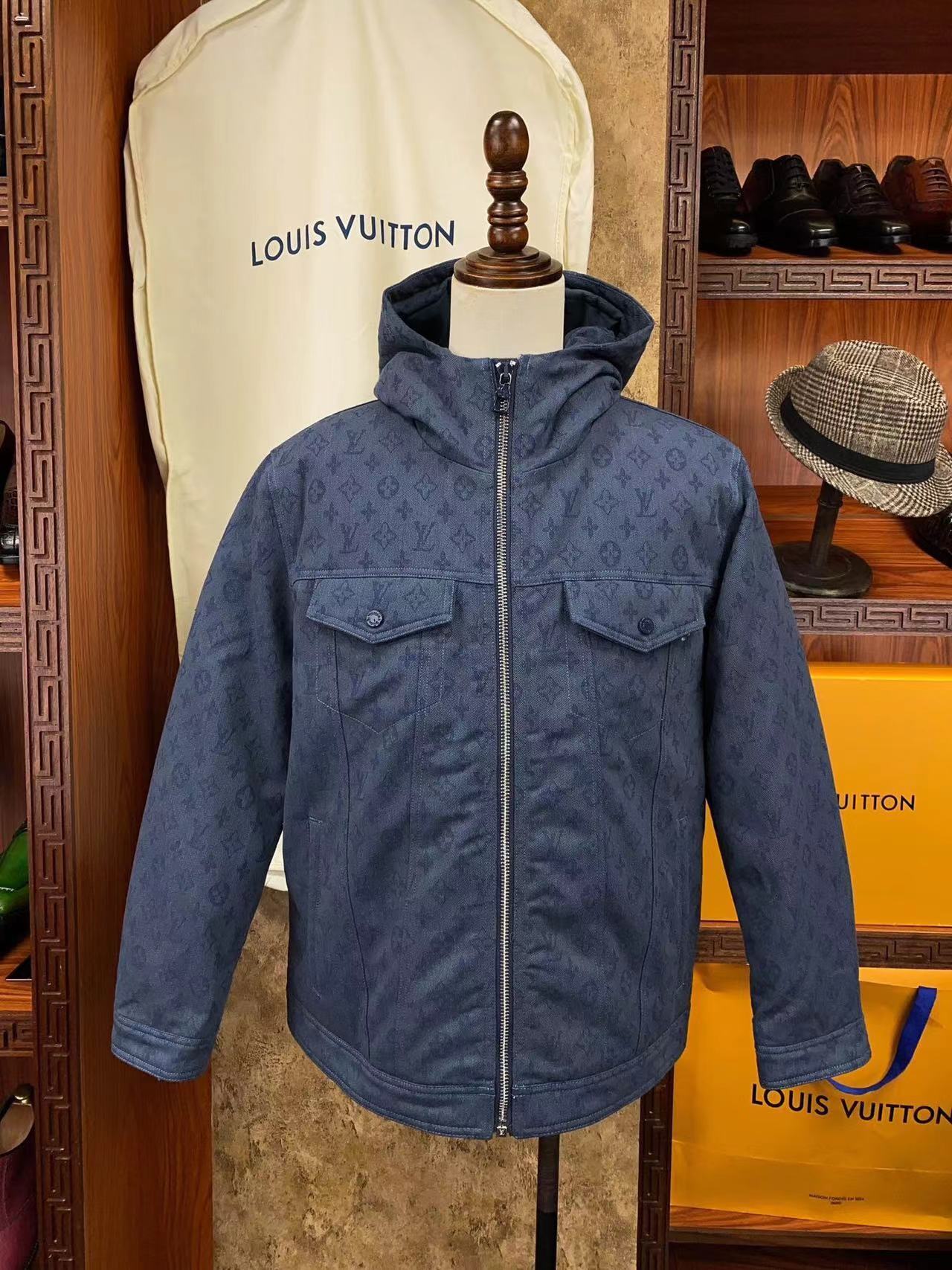 詳細な写真と価格については私に連絡してください。