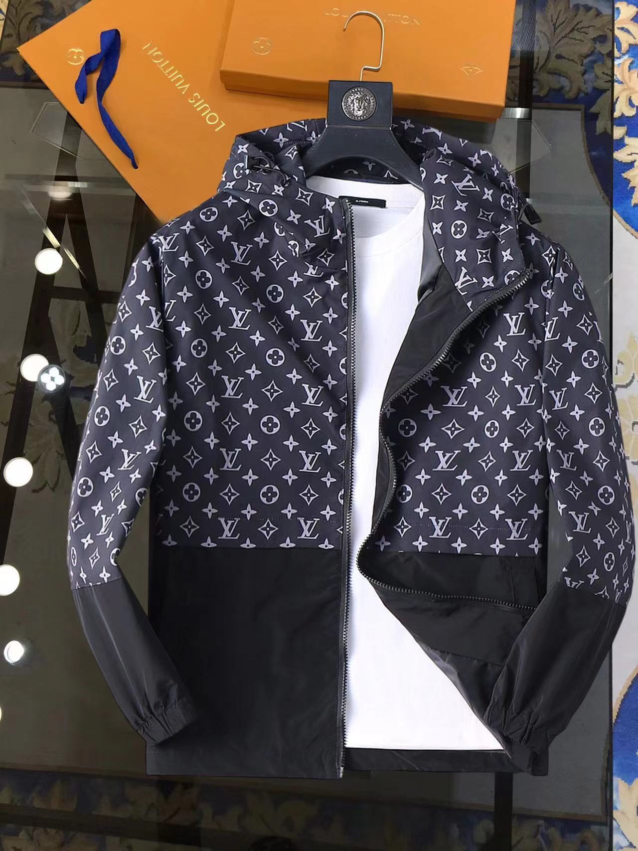 詳細な写真と価格については私に連絡してください。