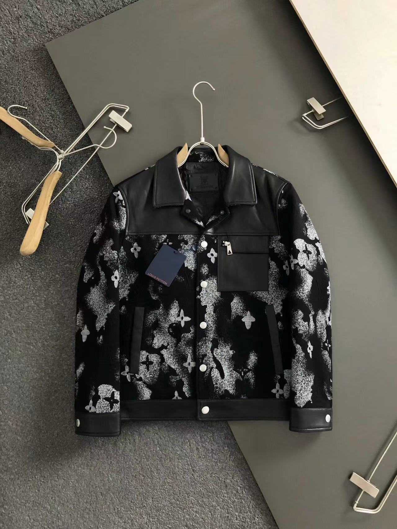 詳細な写真と価格については私に連絡してください。