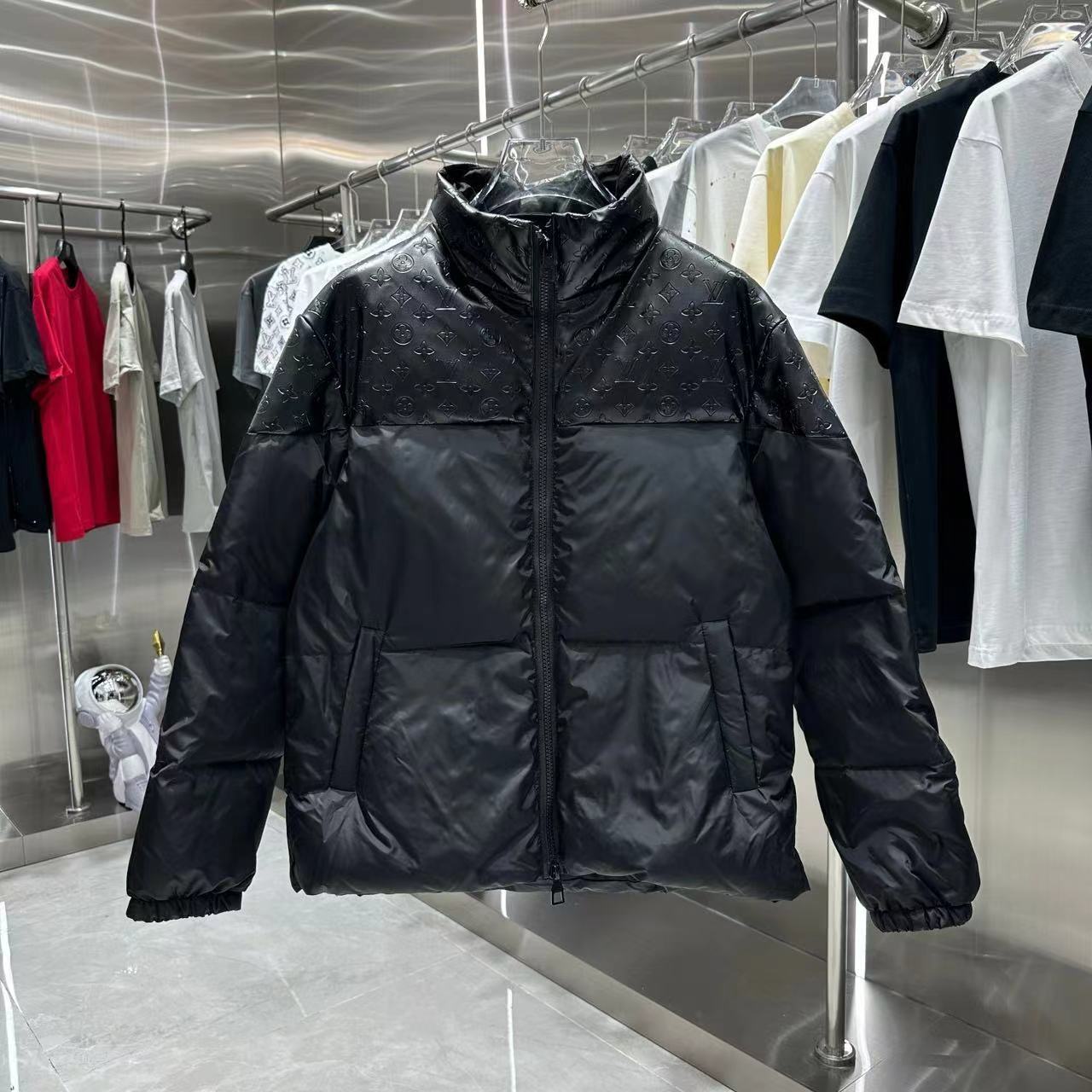 詳細な写真と価格については私に連絡してください。