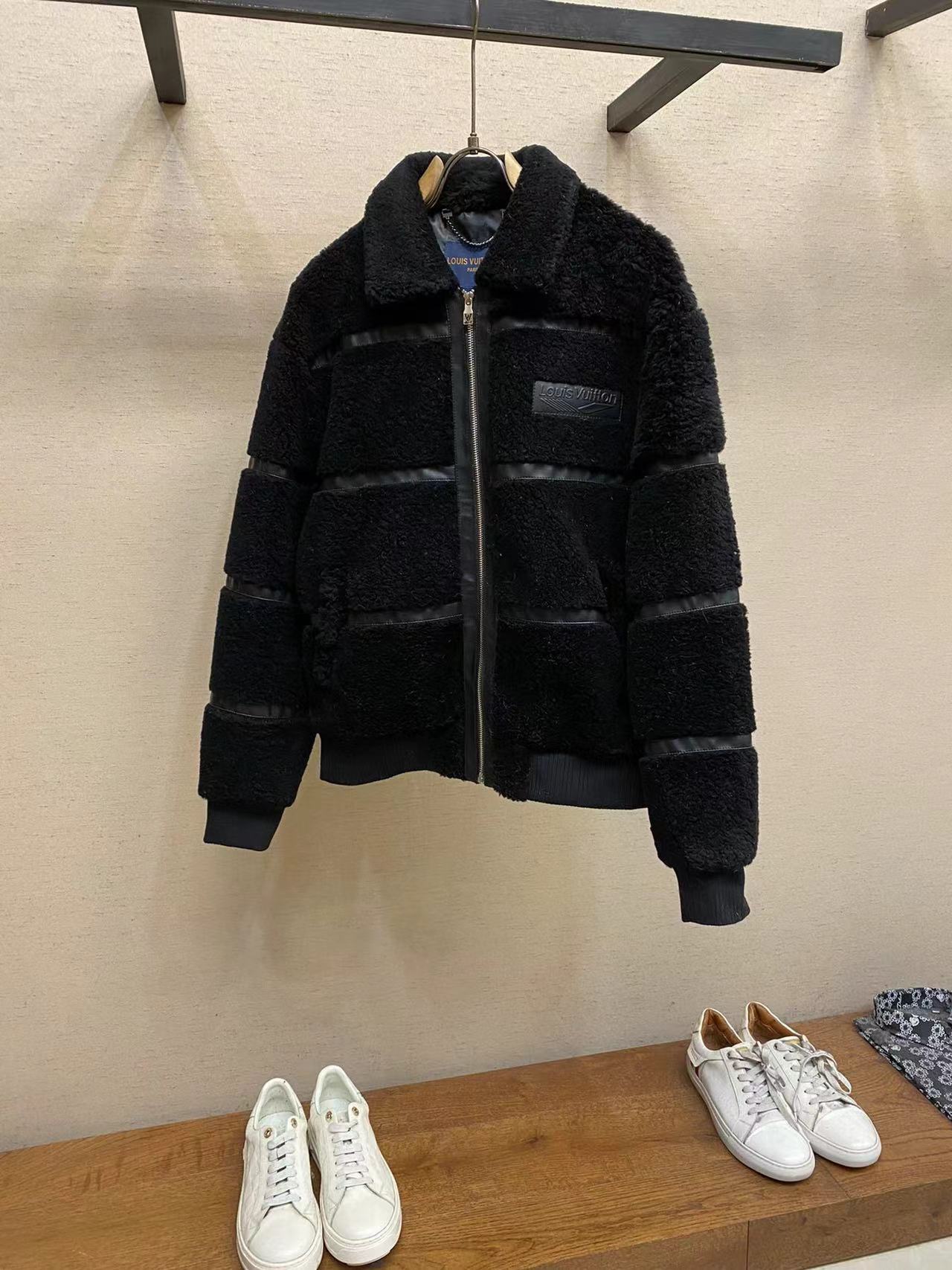 詳細な写真と価格については私に連絡してください。