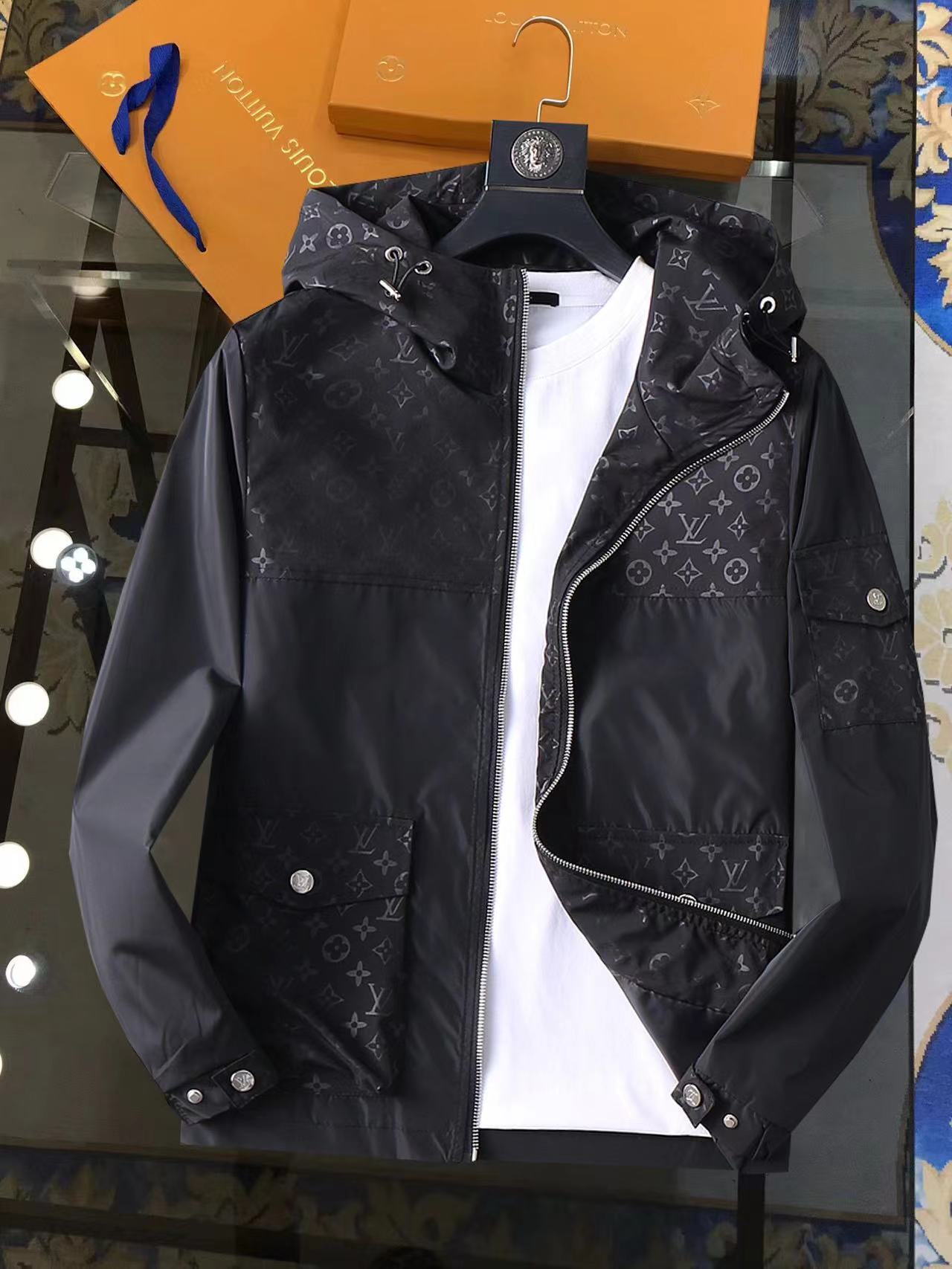 詳細な写真と価格については私に連絡してください。