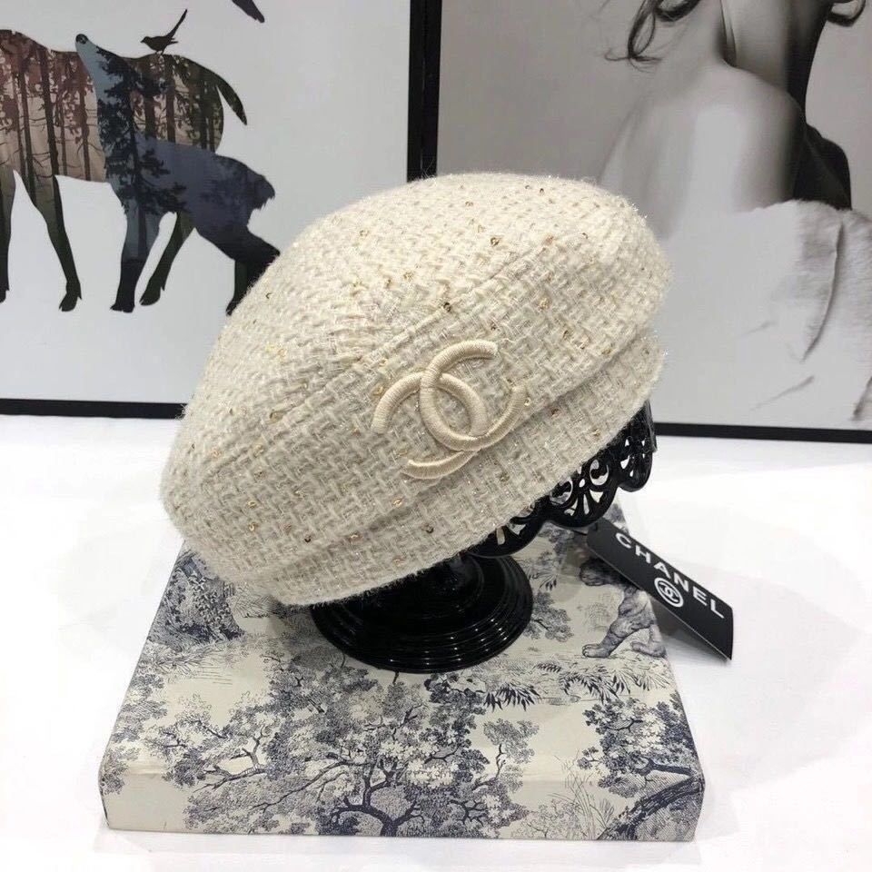 詳細な写真と価格については私に連絡してください