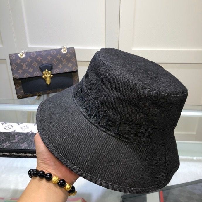 詳細な写真と価格については私に連絡してください