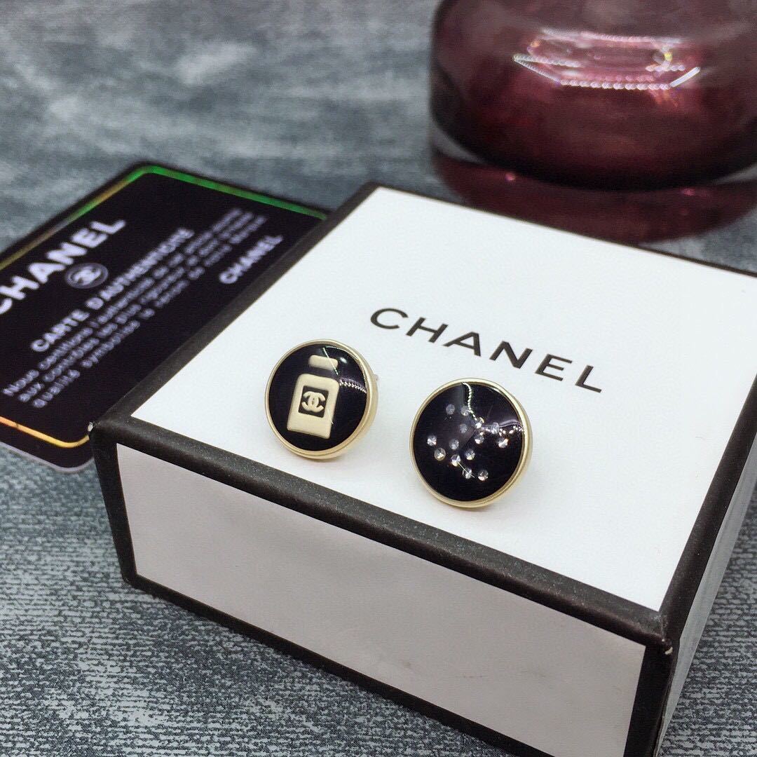 詳細な写真と価格については私に連絡してください