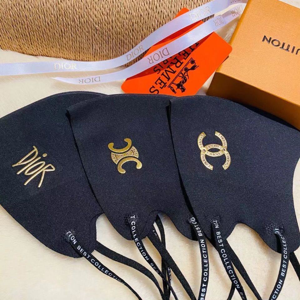 詳細な写真と価格については私に連絡してください