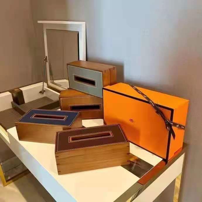 詳細な写真と価格については私に連絡してください