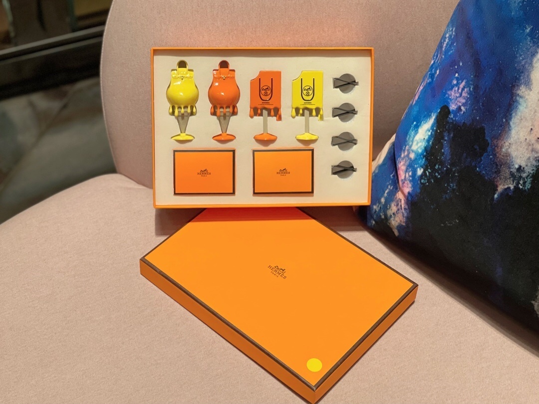 詳細な写真と価格については私に連絡してください