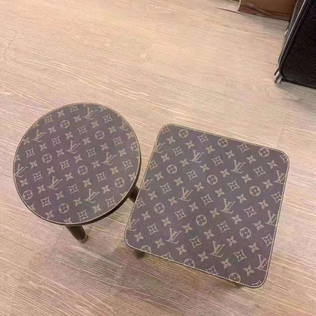 テーブル、スツール